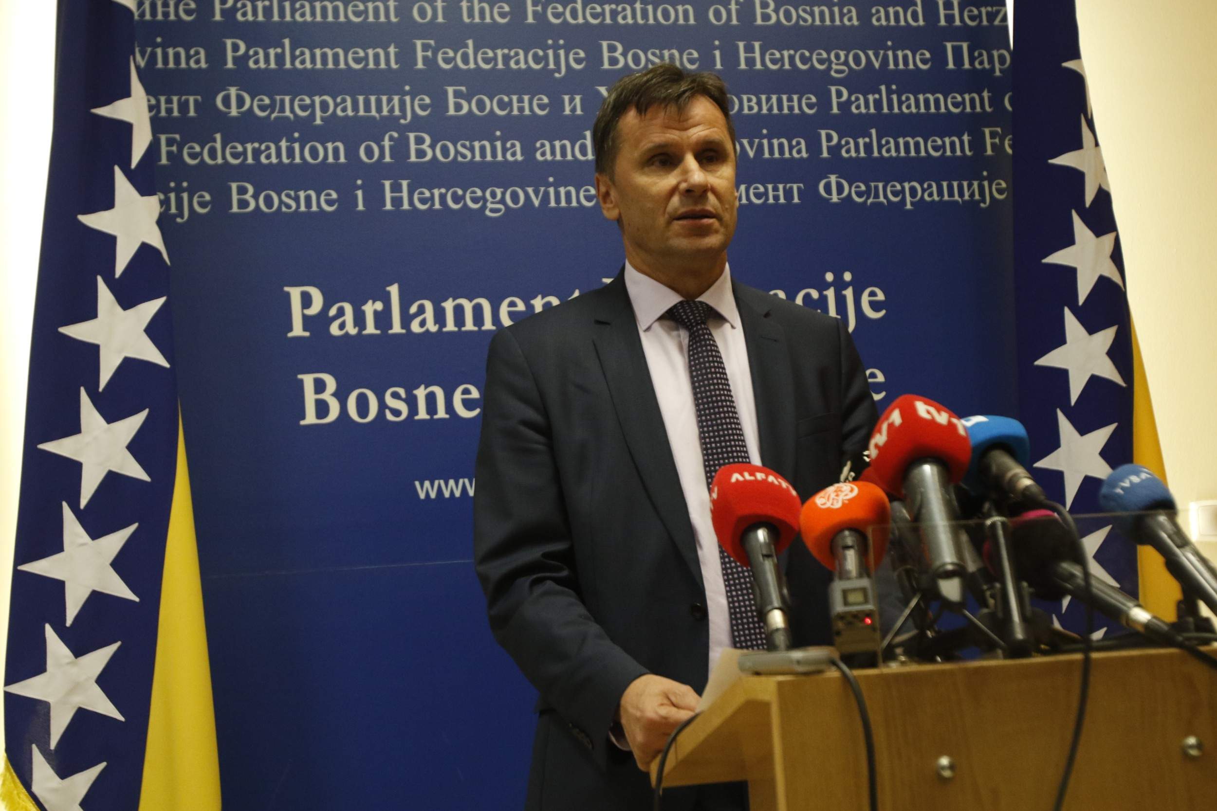 Novalić: Para nema, pozivamo borce na razgovore